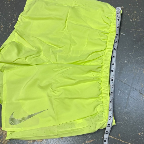 Nike Challenger 5” Running Shorts DR8760-736 Volt Yellow XL Brief Lining - Picture 9 of 14